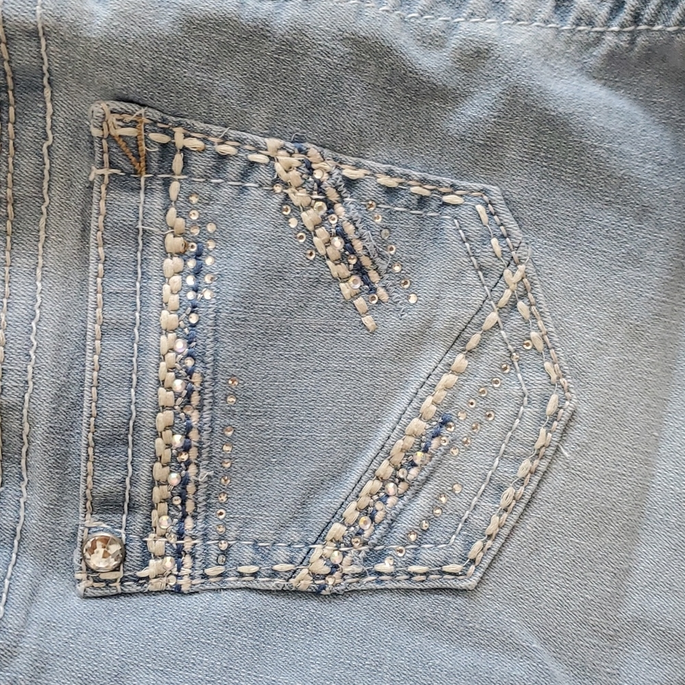 Shorts - Picture 3 of 5